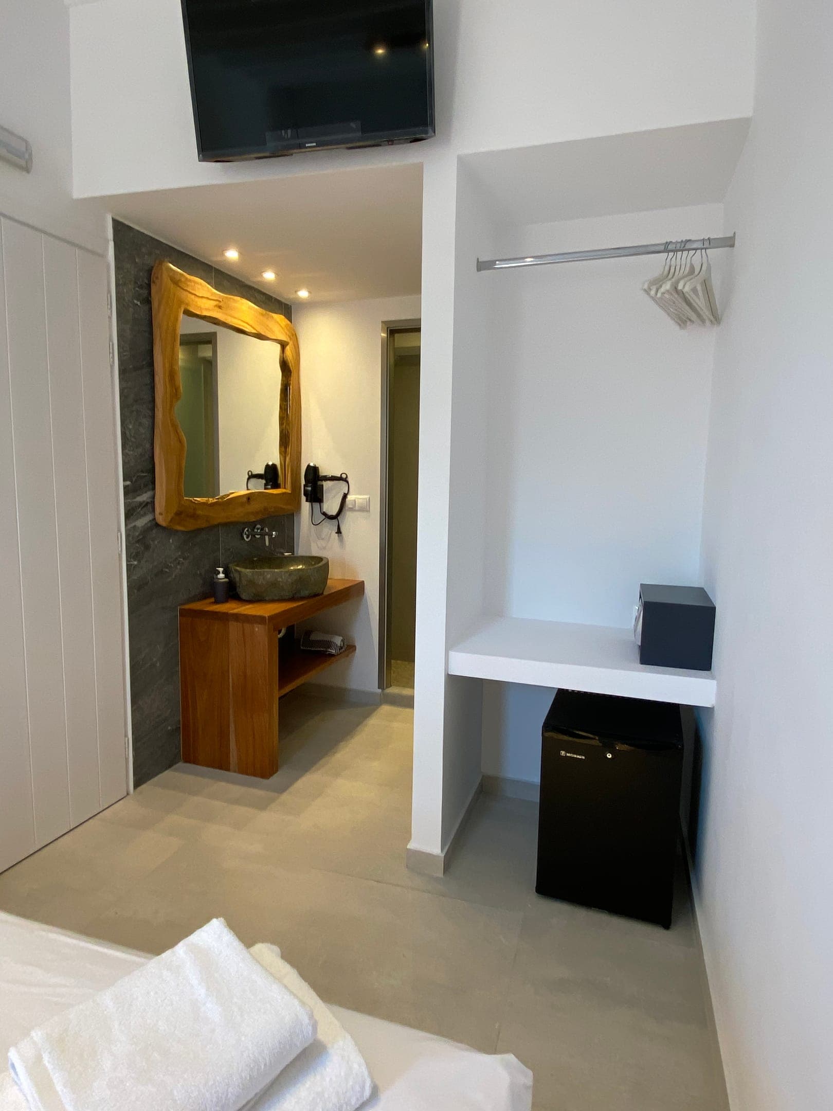 room-types-ETERNATOWN-STDSUI-0.jpg