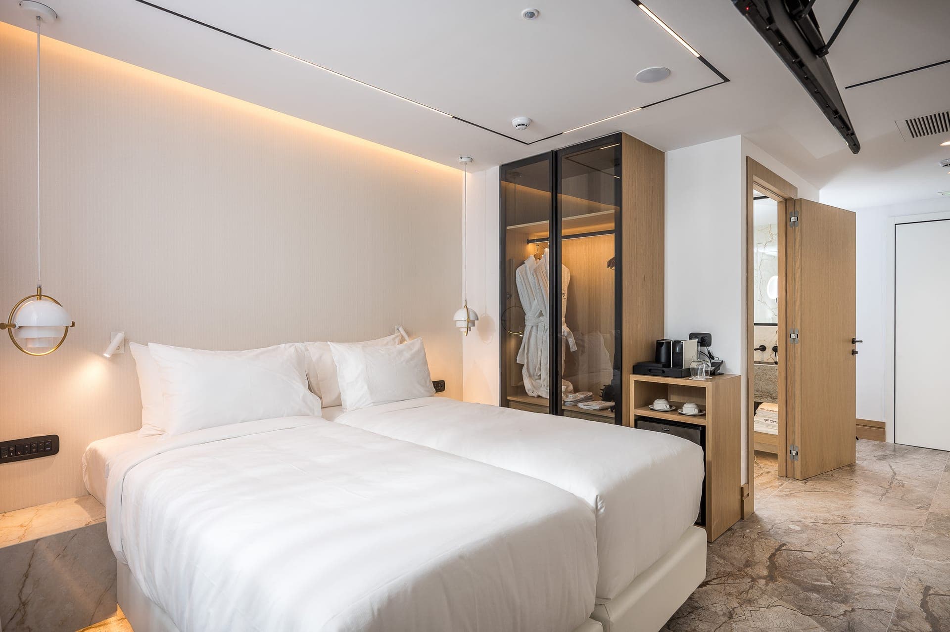 Our Classic Rooms (20 sqm) offer comfort and flexibility with your choice of a double bed or twin beds. Some rooms can connect to a Deluxe Room for extra space. 
Please note, these budget-friendly rooms do not feature a balcony or an opening window.