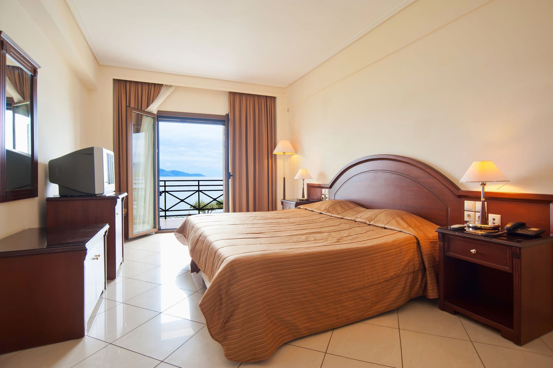room-types-EUROPAHTL-DBLSEA-0.jpg