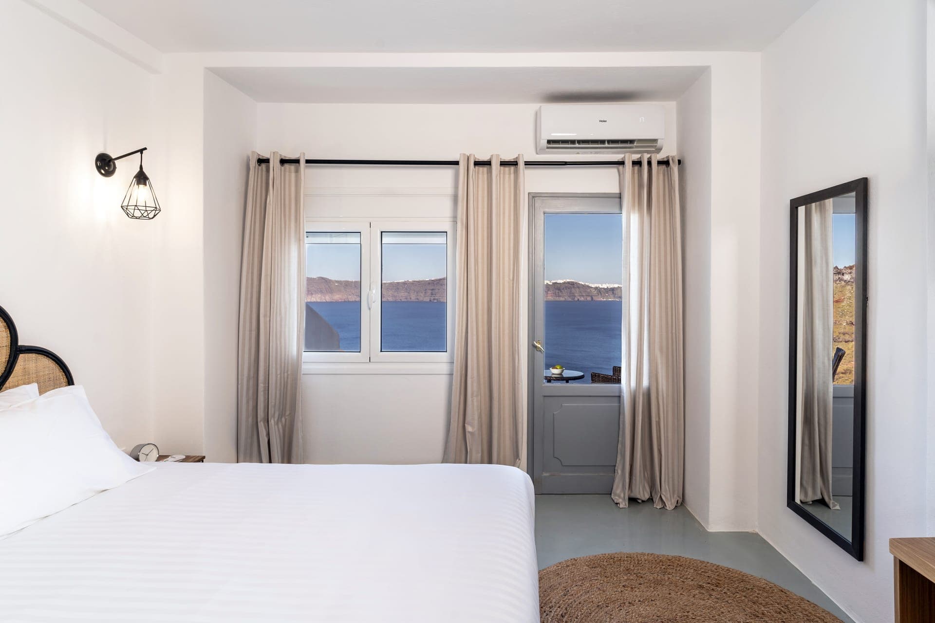 room-types-EVANTHIA-DELUXE-0.jpg