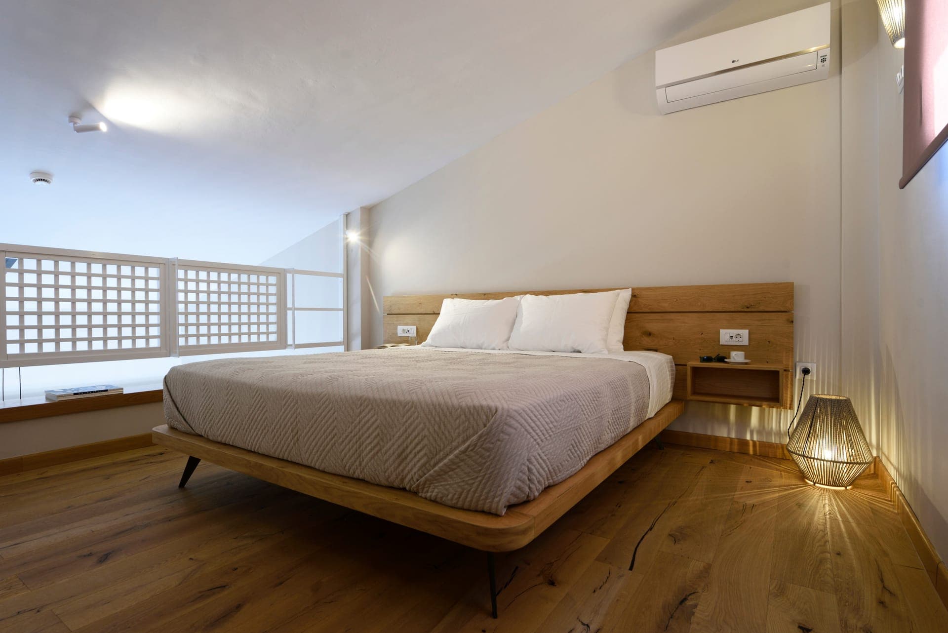 room-types-FALENALXR-CMF-0.jpg