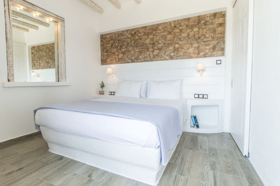room-types-FAROS-Suite-0.jpg