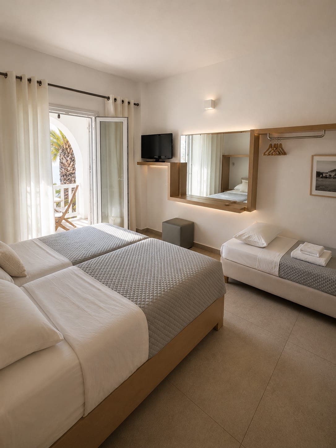 room-types-FAROUTHTL-TRIPLE-0.jpg
