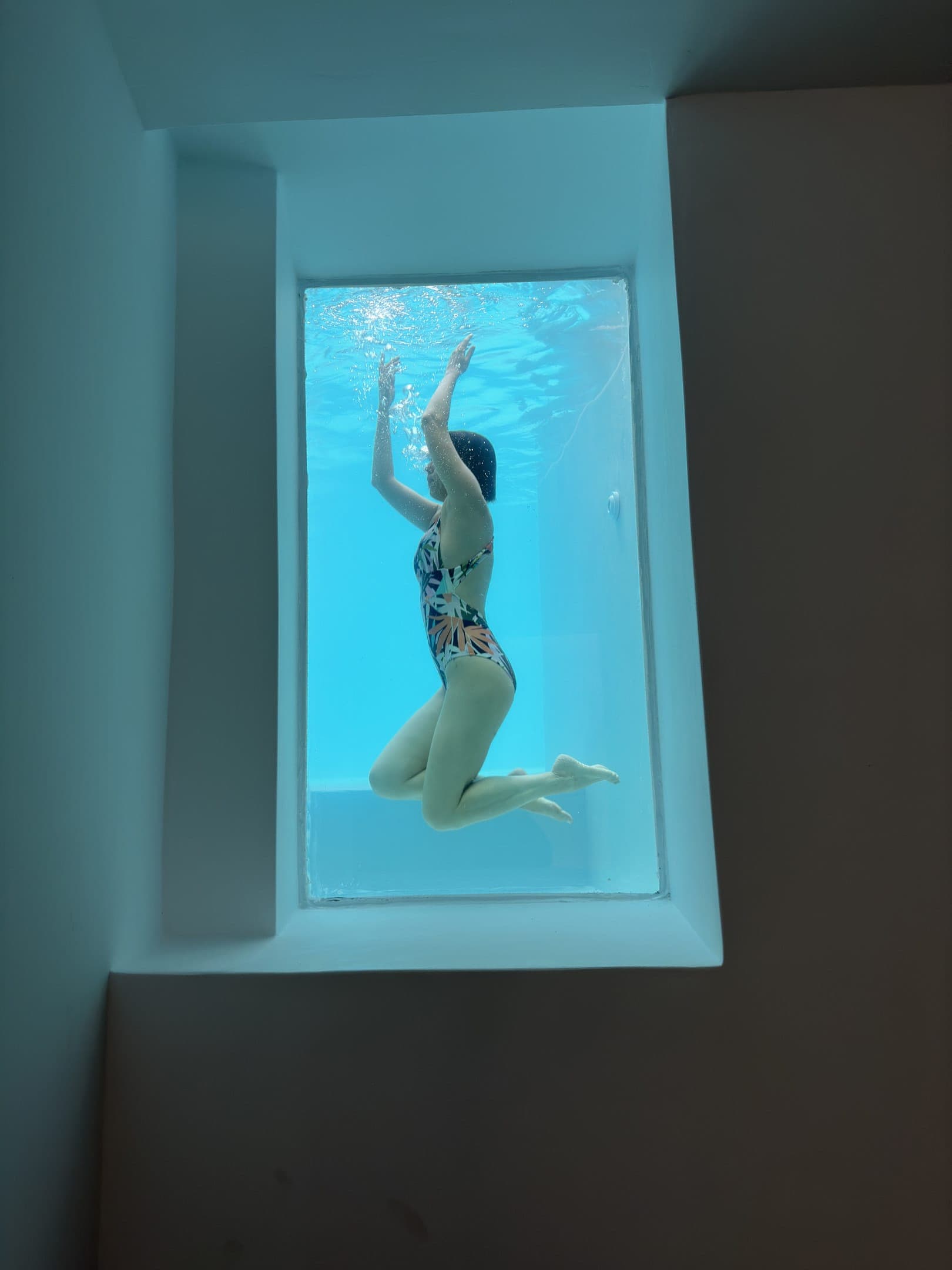 Underground level with:

- Submarine Window! Direct view to the pool interior!
- 1 Sofa Bed (with high-quality, thick mattress)
- Movie Projector
