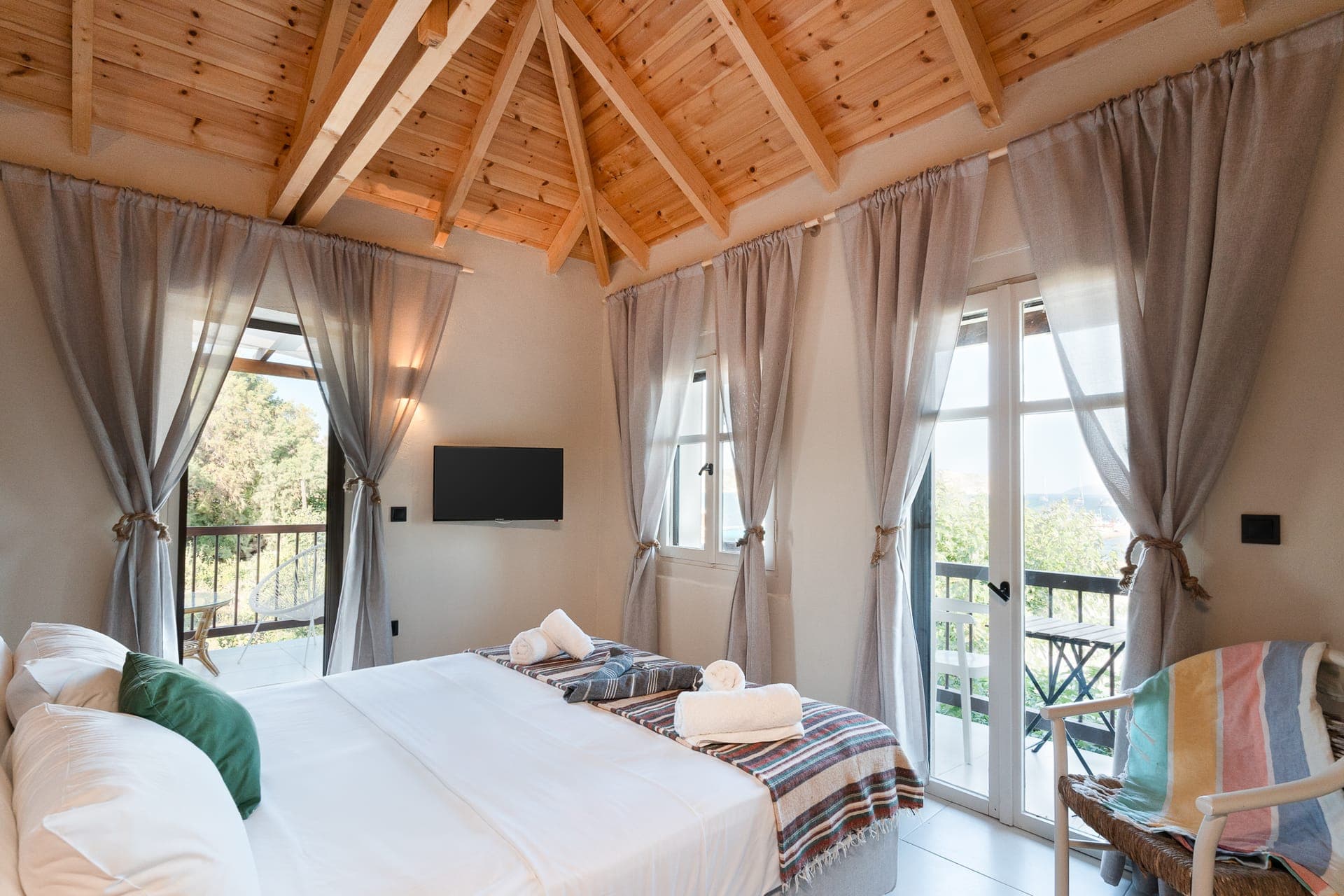 room-types-FILANTHI-BEACH-0.jpg