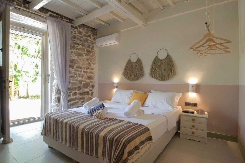 room-types-FILANTHI-CCDBL-0.jpg