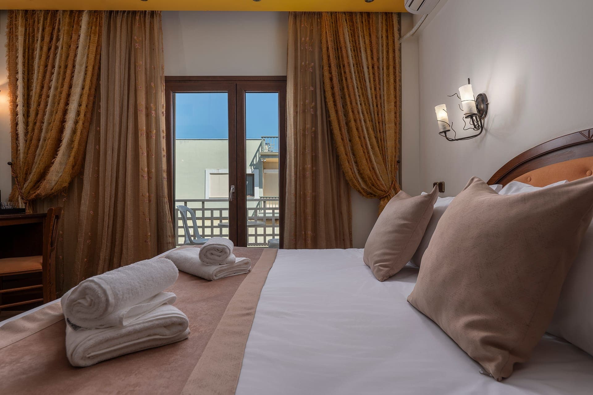 room-types-FILIPPOSH-COMDBL-0.jpg