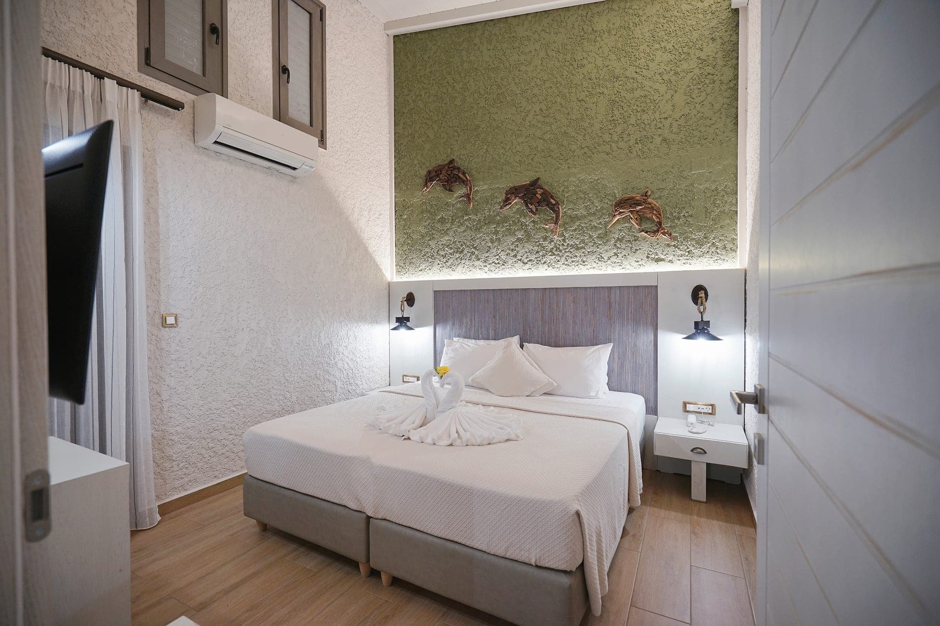 room-types-FLAMINGHTL-SUPDEL-0.jpg
