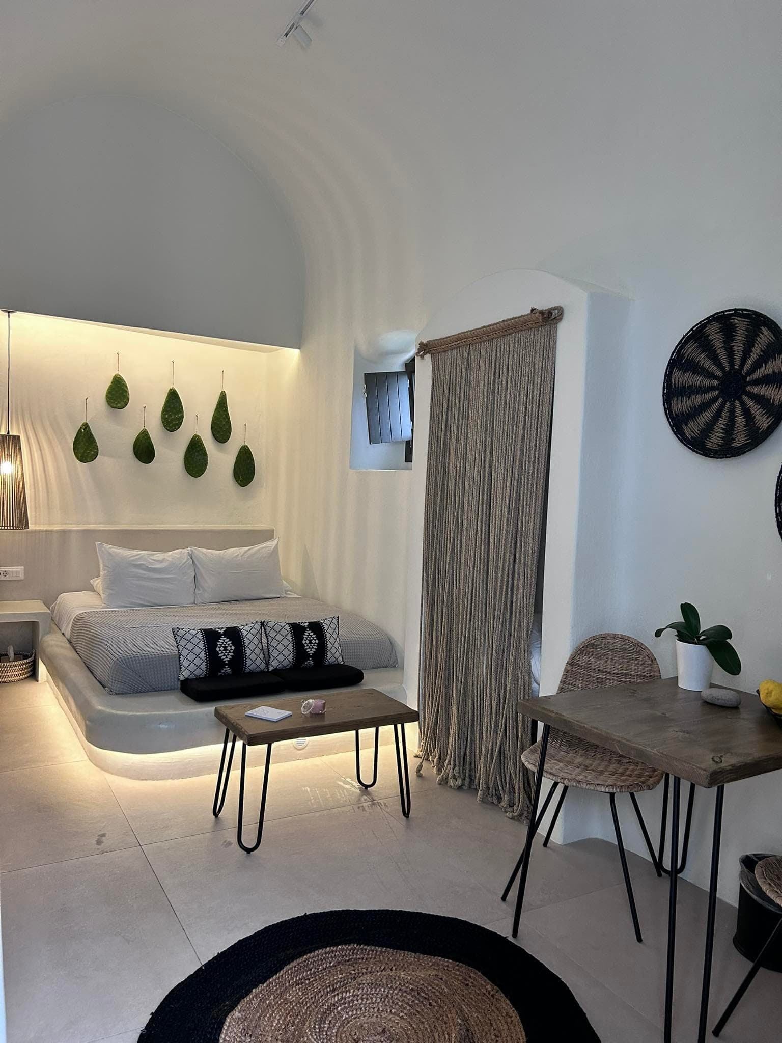 room-types-FLORIAS-SUITE-0.jpg