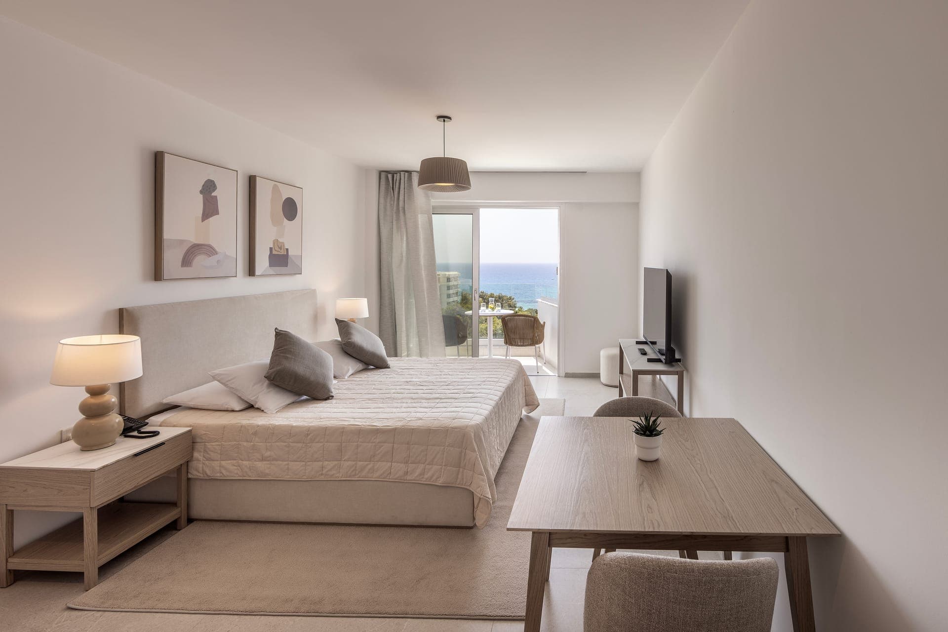 room-types-FLORIDA-DLXSAS-0.jpg