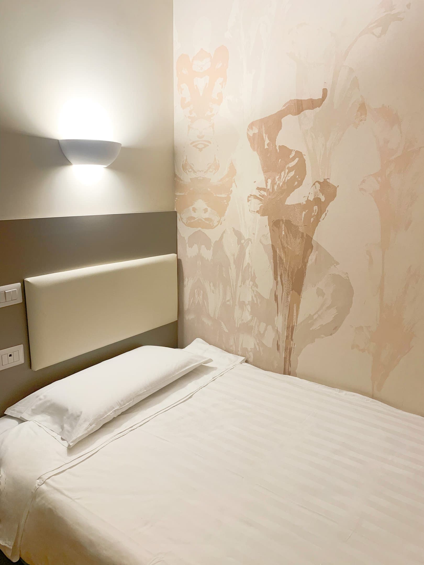 room-types-FLOWER-SGLSUP-0.jpg