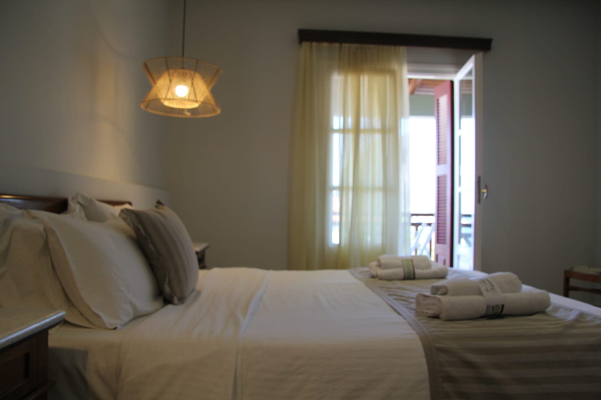room-types-FLOWERHTL-LUXR-0.jpg