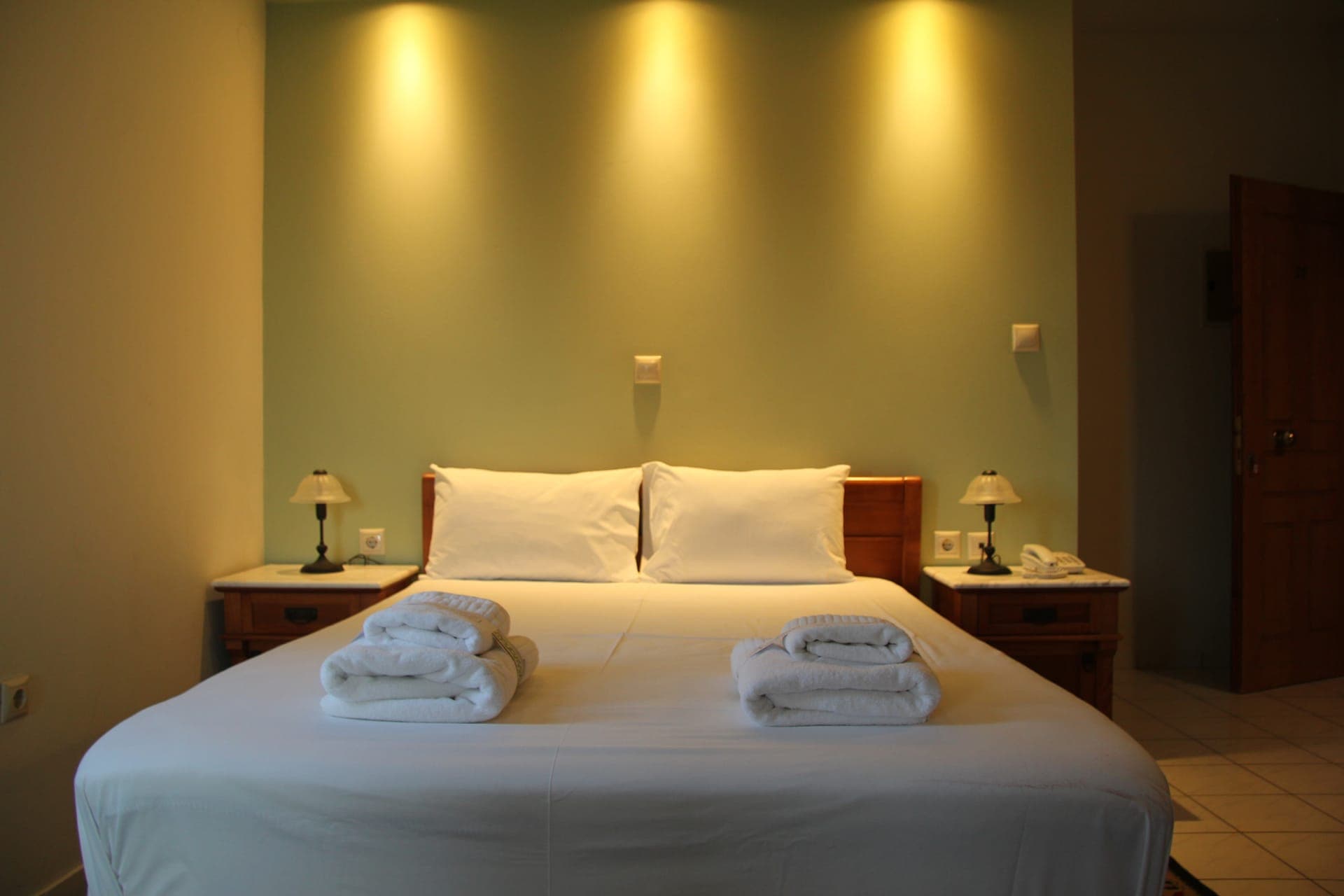 room-types-FLOWERHTL-STAND-0.jpg