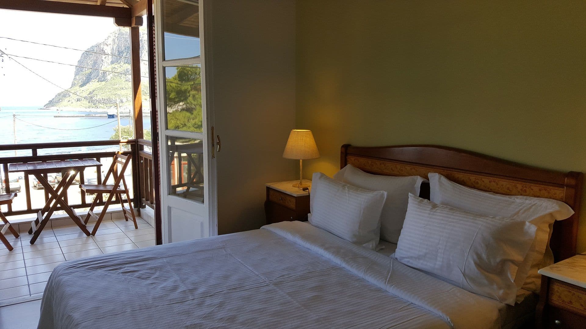 room-types-FLOWERHTL-SUITE-0.jpg