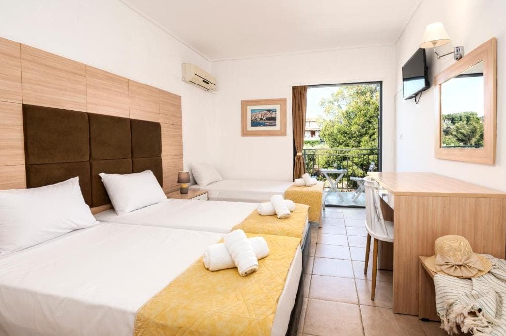 room-types-GALAXYPORT-TRPLGV-0.jpg