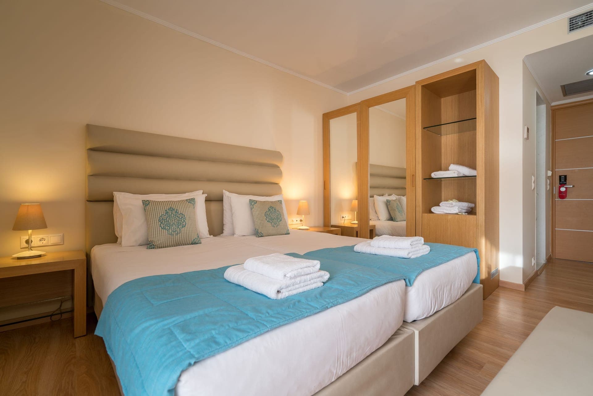 room-types-GALAXYZ-DELUX-0.jpg