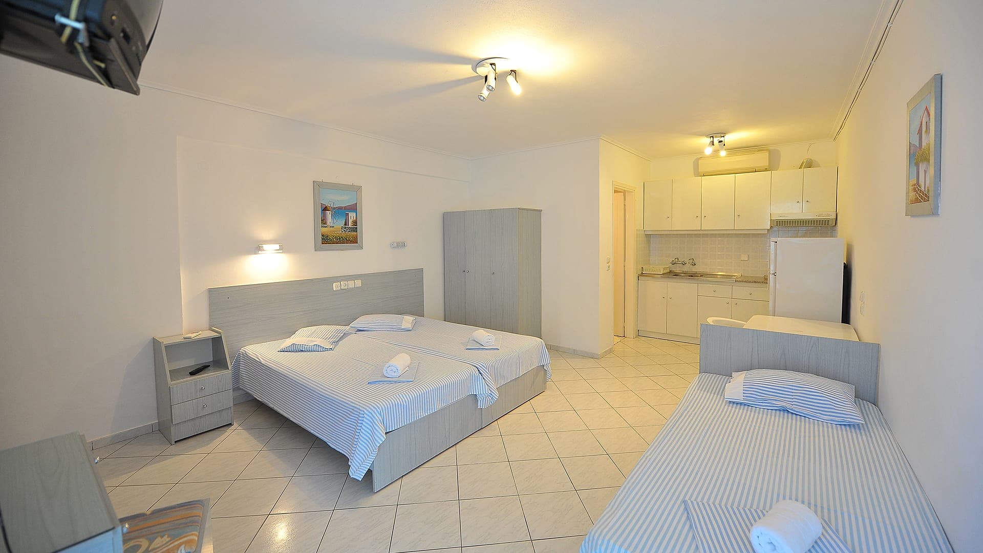 room-types-GALAZIAAKT-TRPLG-0.jpg