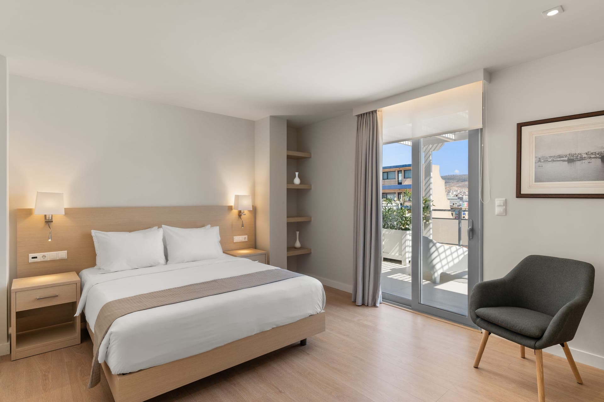 room-types-GALLERYCEN-DLX-0.jpg