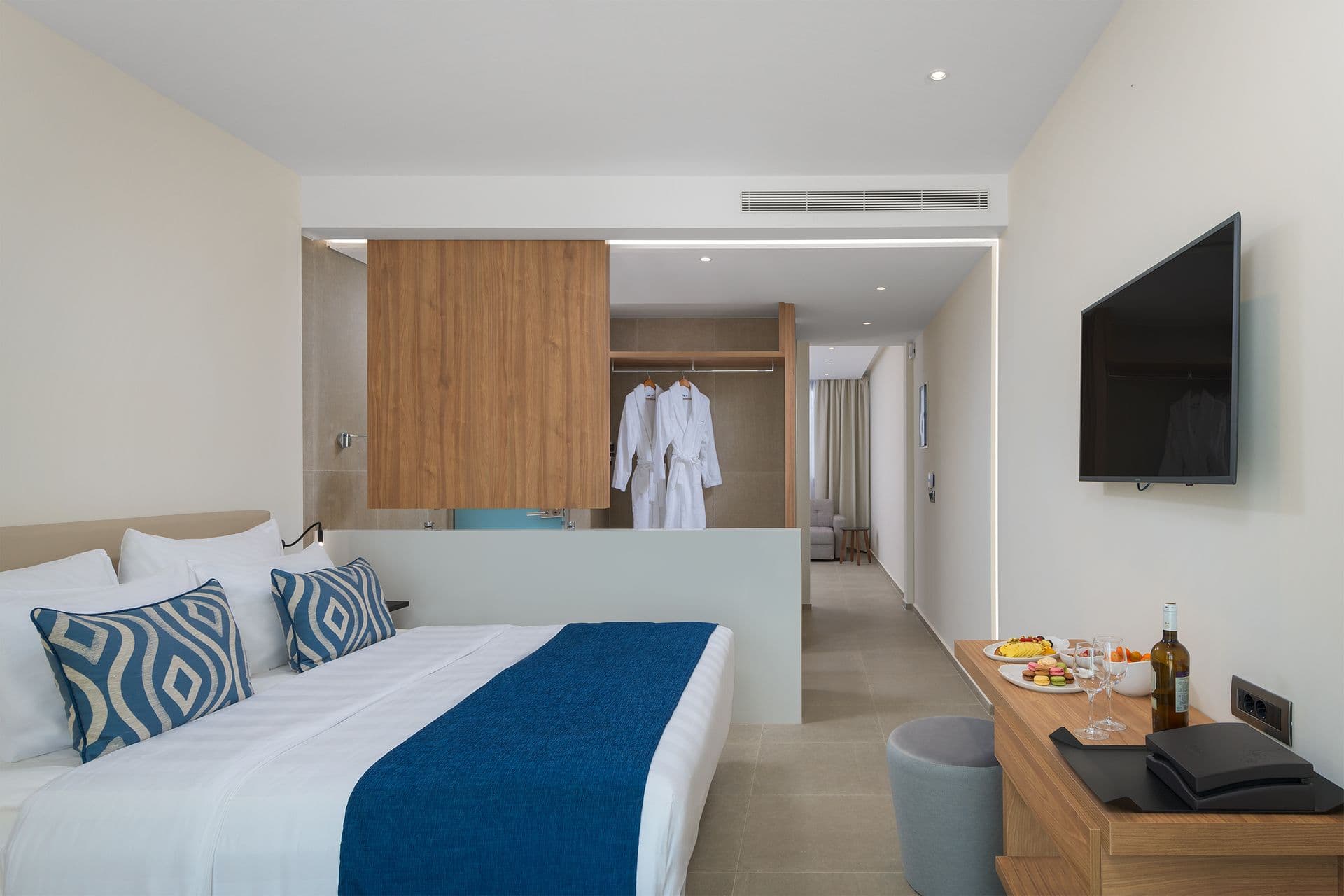 room-types-GENNADIRH-SUITEL-0.jpg