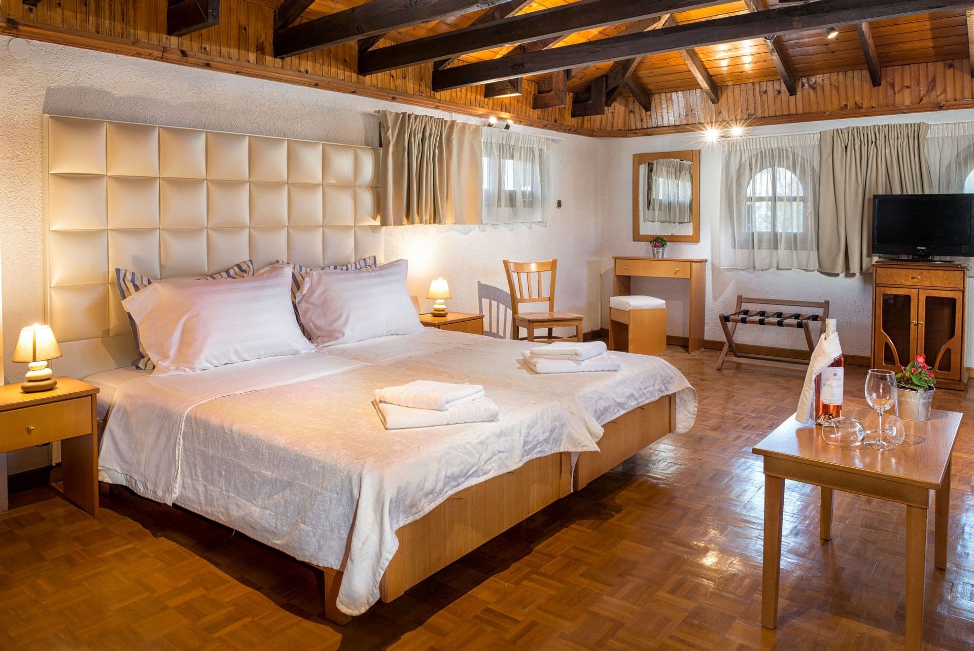 room-types-GEORGALAS-QUADRO-0.jpg