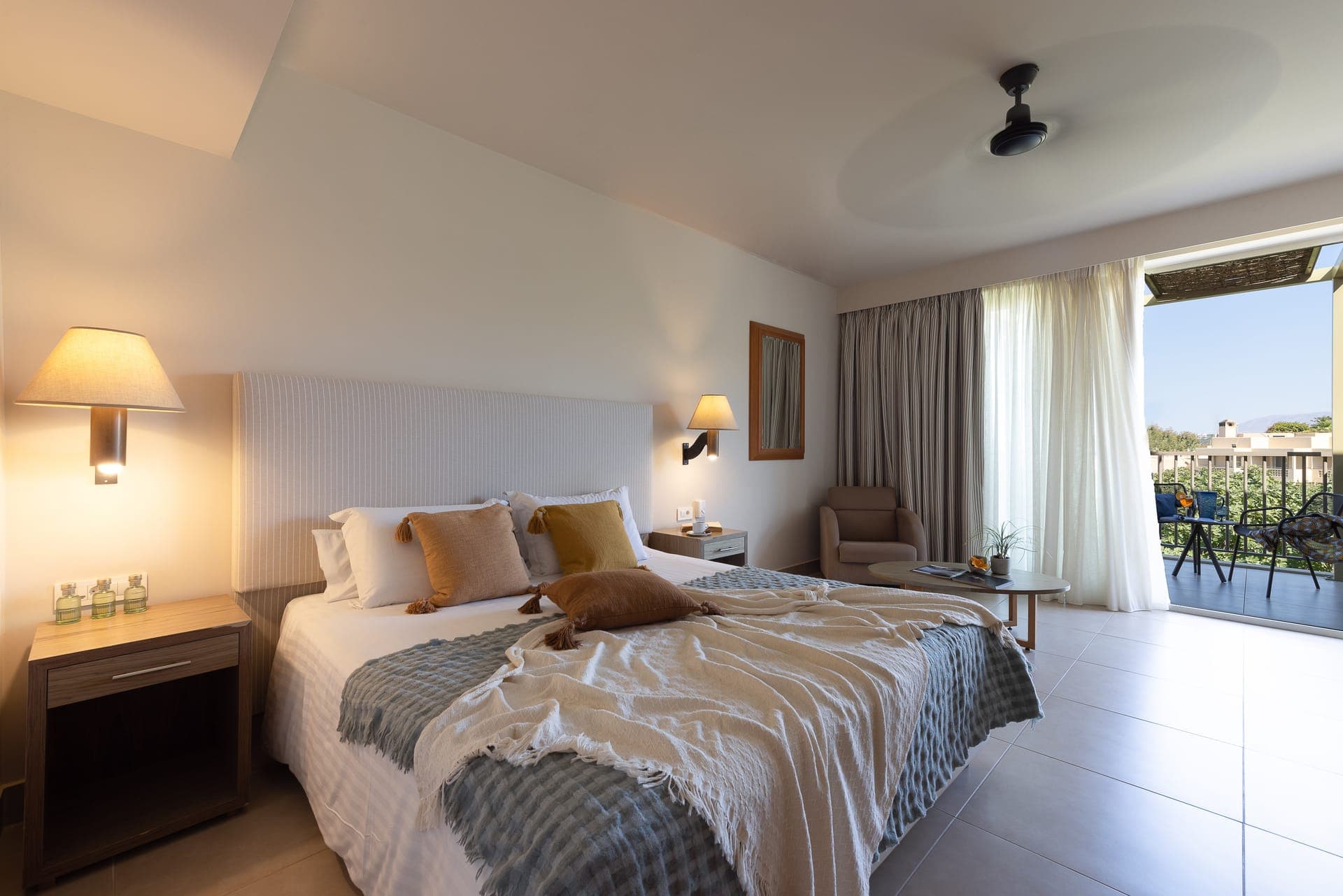 Superior Double Room Pool View - Indoors