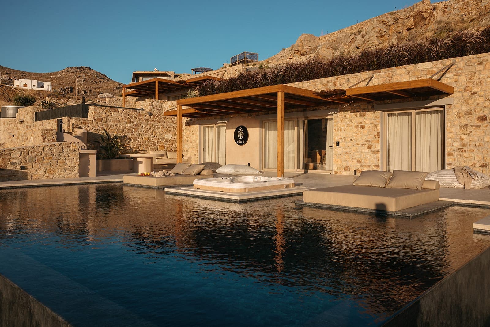 room-types-GKFLUXURY-VILLA3-0.jpg