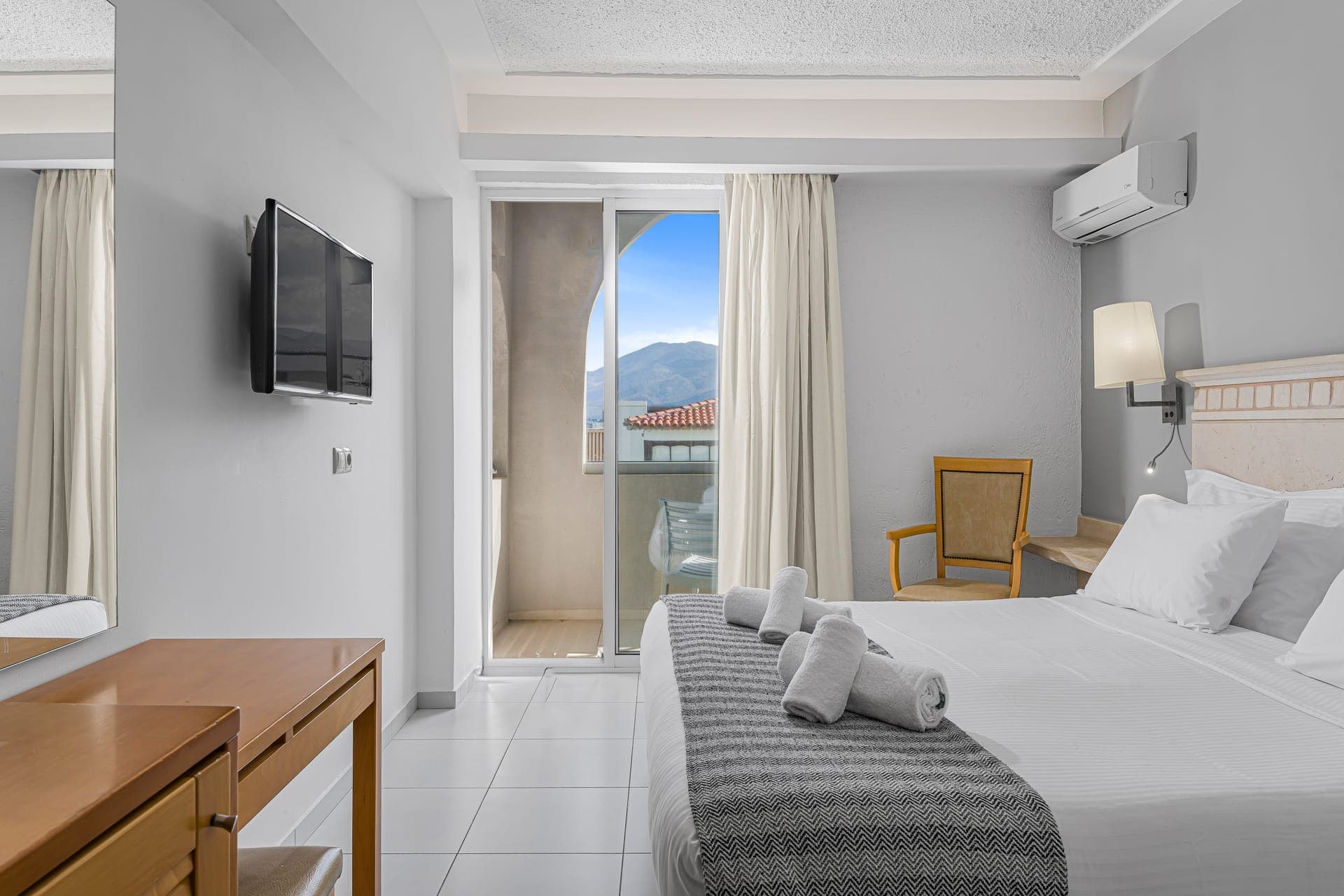 room-types-GLAROSBH-DBL-0.jpg