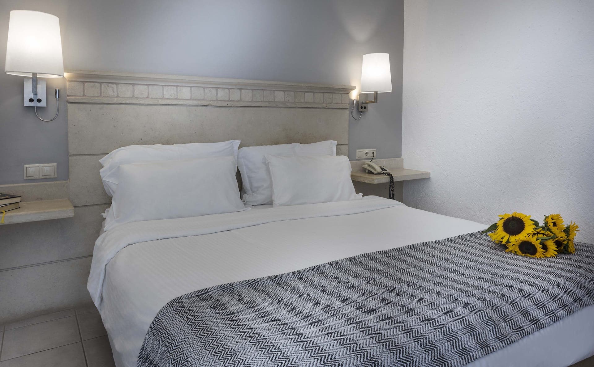room-types-GLAROSBH-SGL-0.jpg