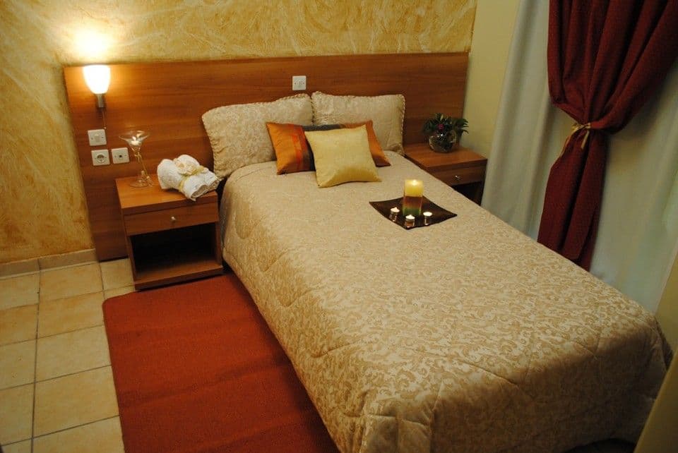 room-types-GLAROSHTL-TRIPLE-0.jpg