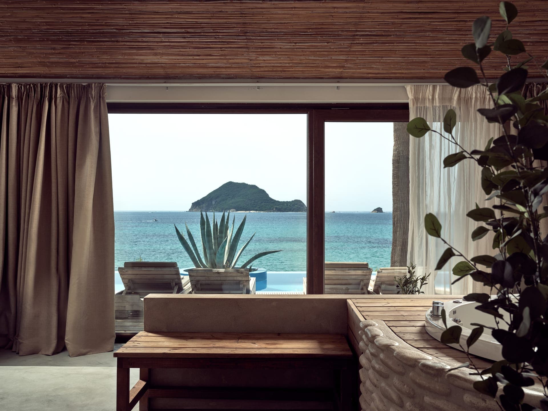 room-types-GLORIAMAR-JSUITE-0.jpg