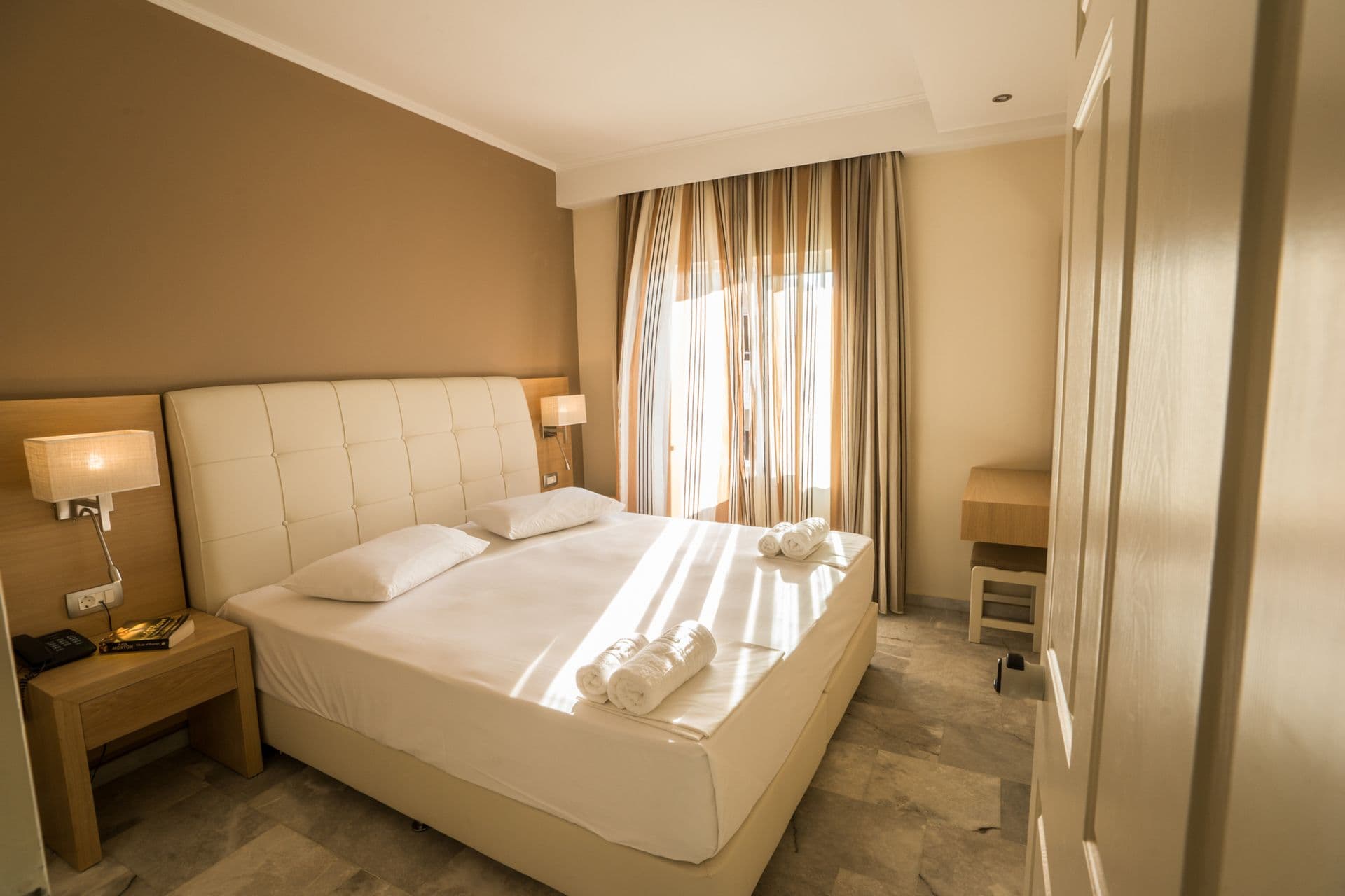 room-types-GOLDENBAYS-1BED-0.jpg