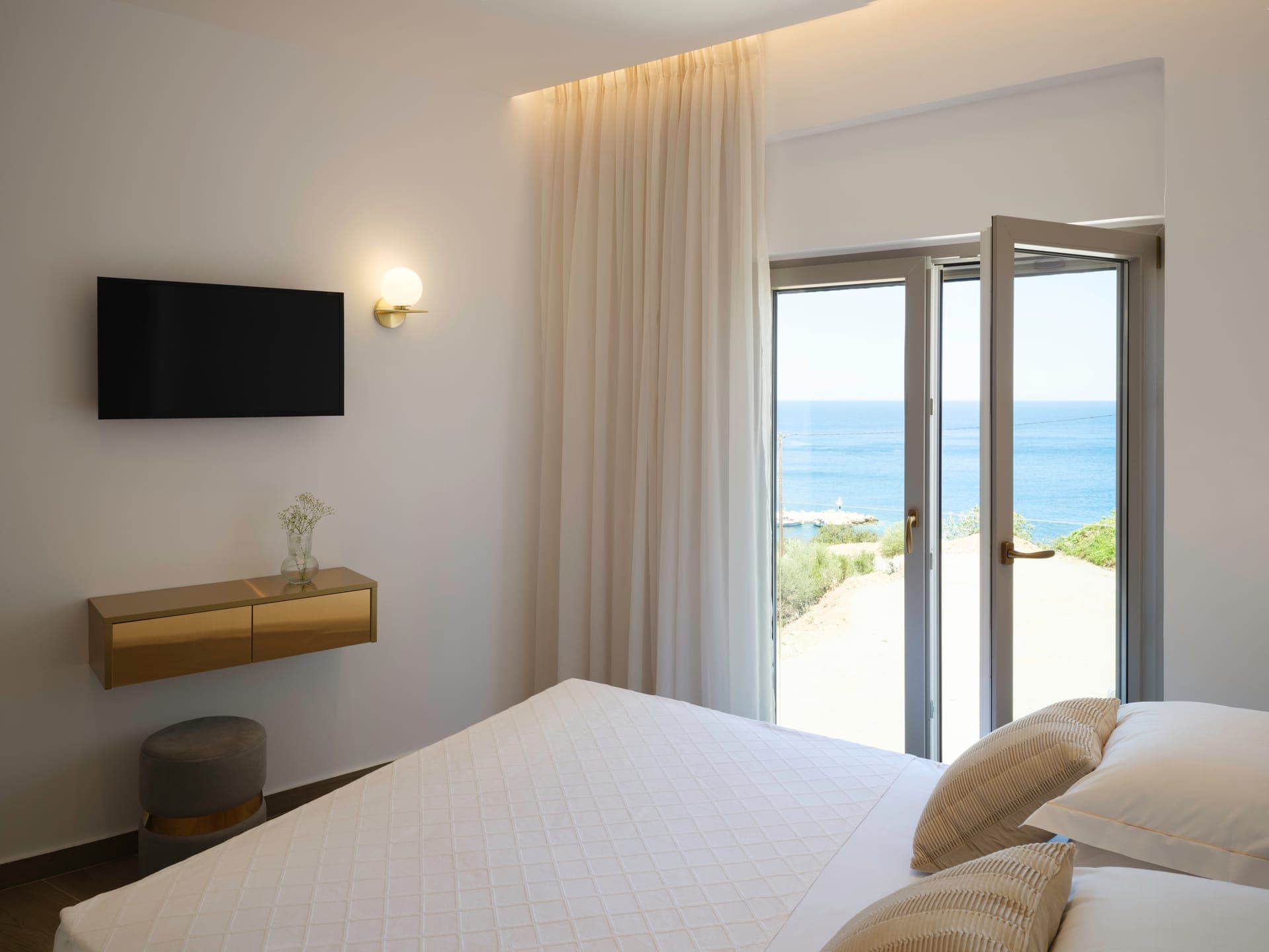 room-types-GOLDENLUXS-FAM2BD-0.jpg