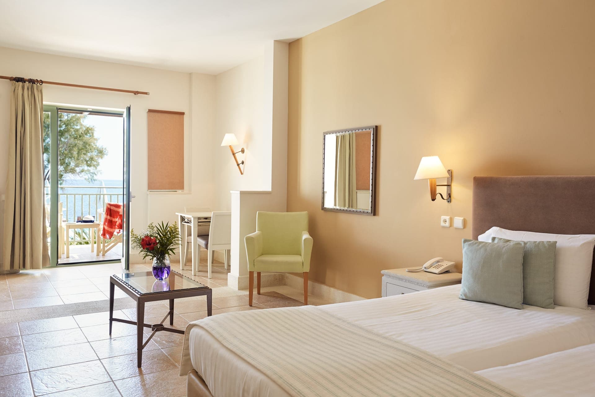 Sea Front Junior Suite Direct Pool - Indoors