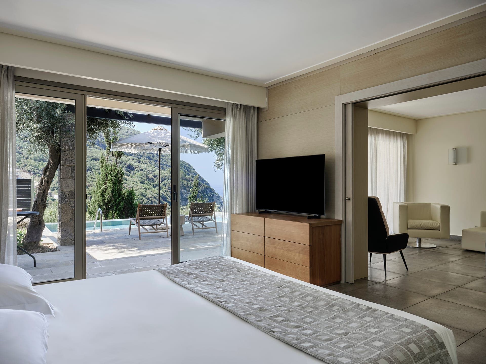 room-types-GRANDMED-DLXSVP-0.jpg