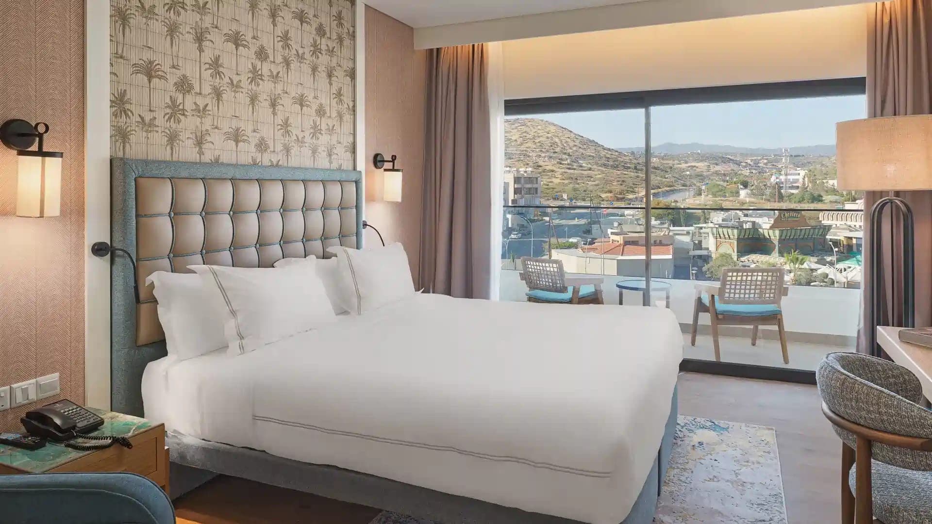 room-types-GRANDRESL-DLXIV-0.jpg