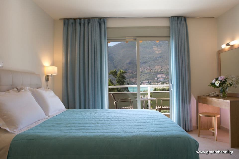 room-types-GRANDTHEON-DBLSV-0.jpg