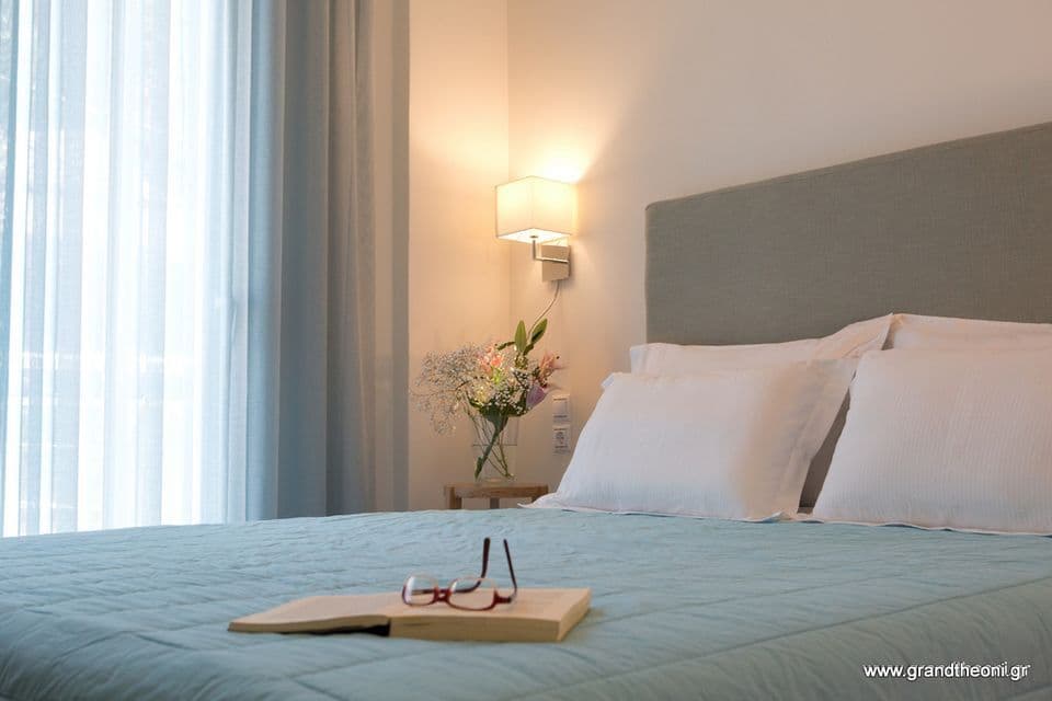 room-types-GRANDTHEON-DBLVV-0.jpg