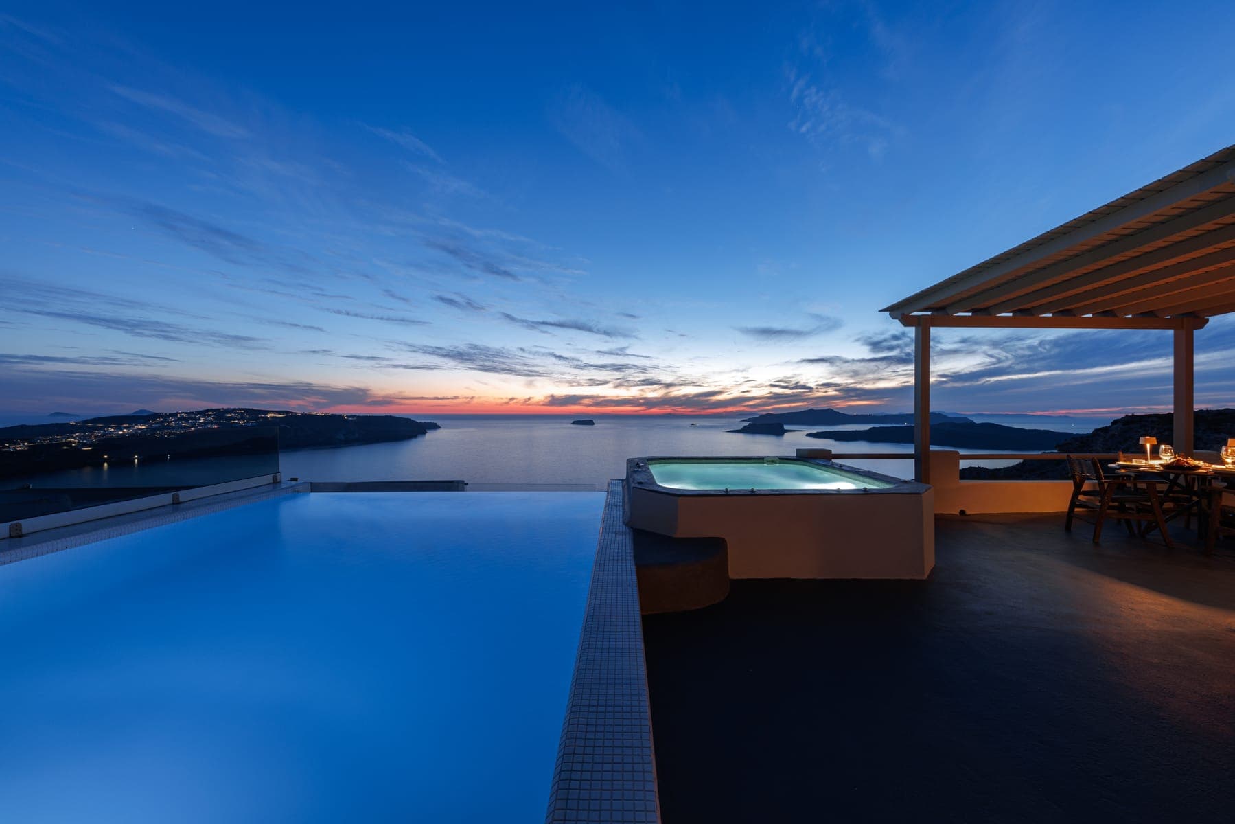 room-types-GRANDVHTL-POOLVL-0.jpg