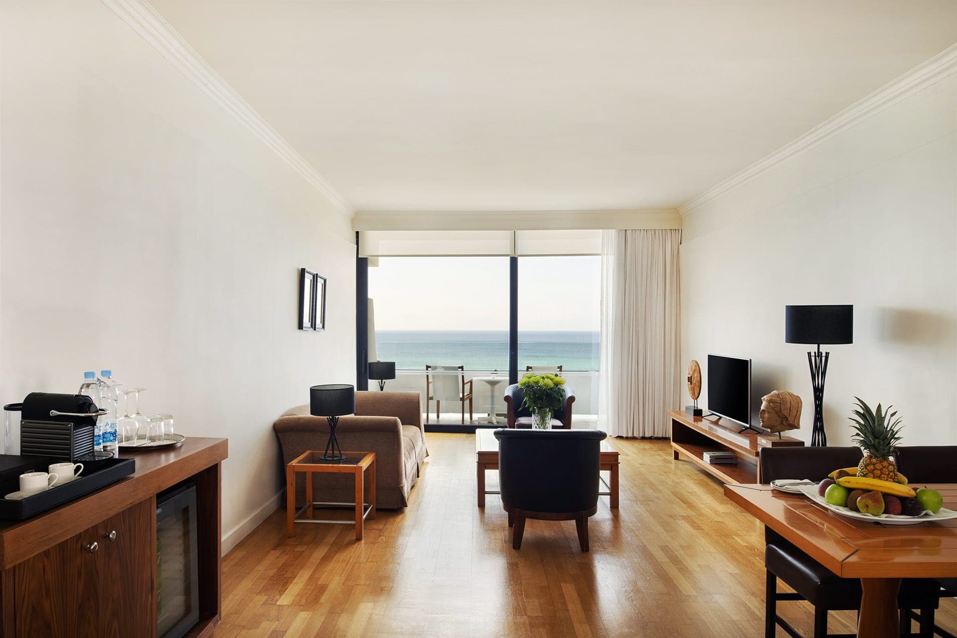 room-types-GRECIANBAY-DLXSUI-0.jpg
