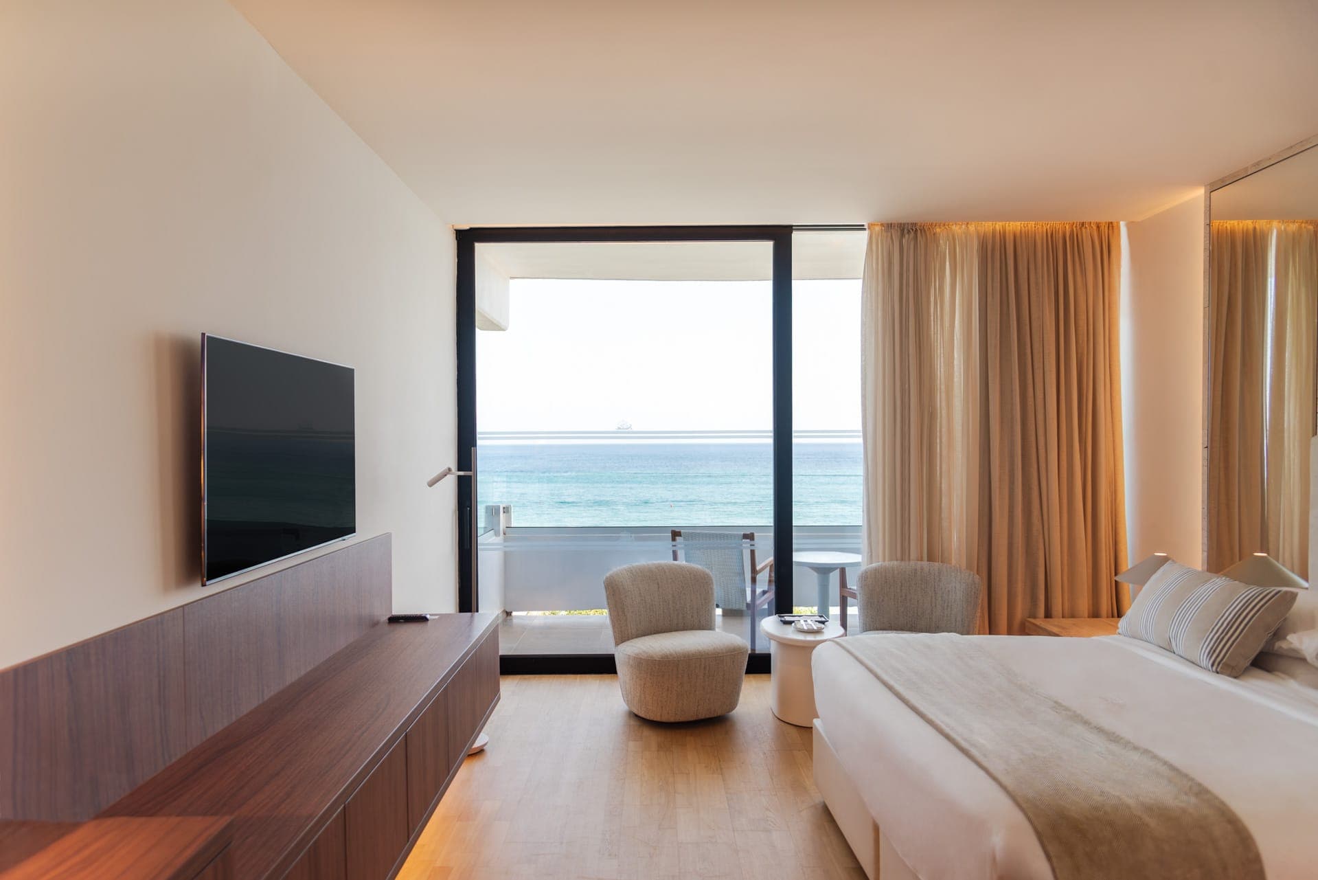 room-types-GRECIANBAY-SUPSV-0.jpg