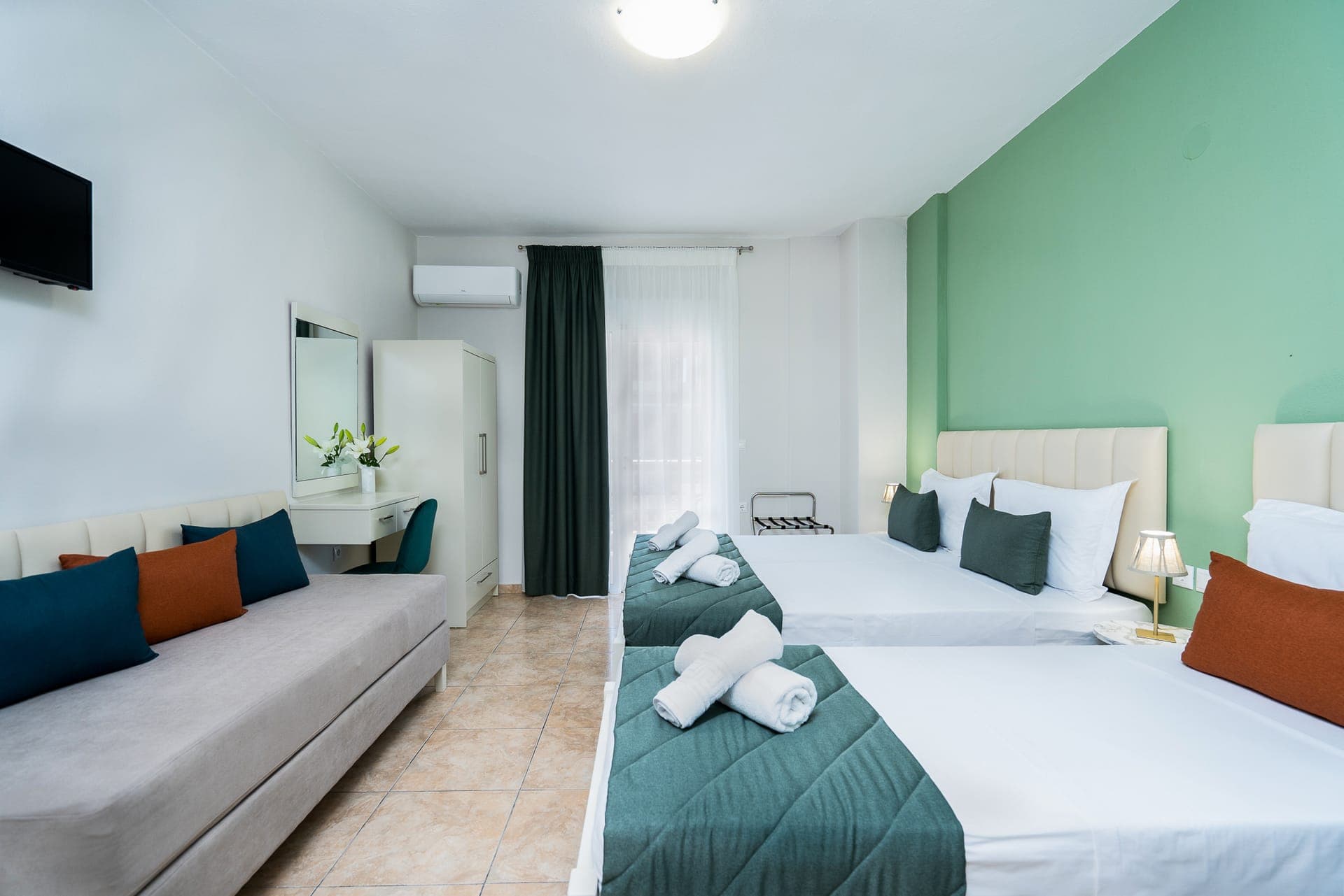 room-types-GRECOINNFA-FAMRM-0.jpg