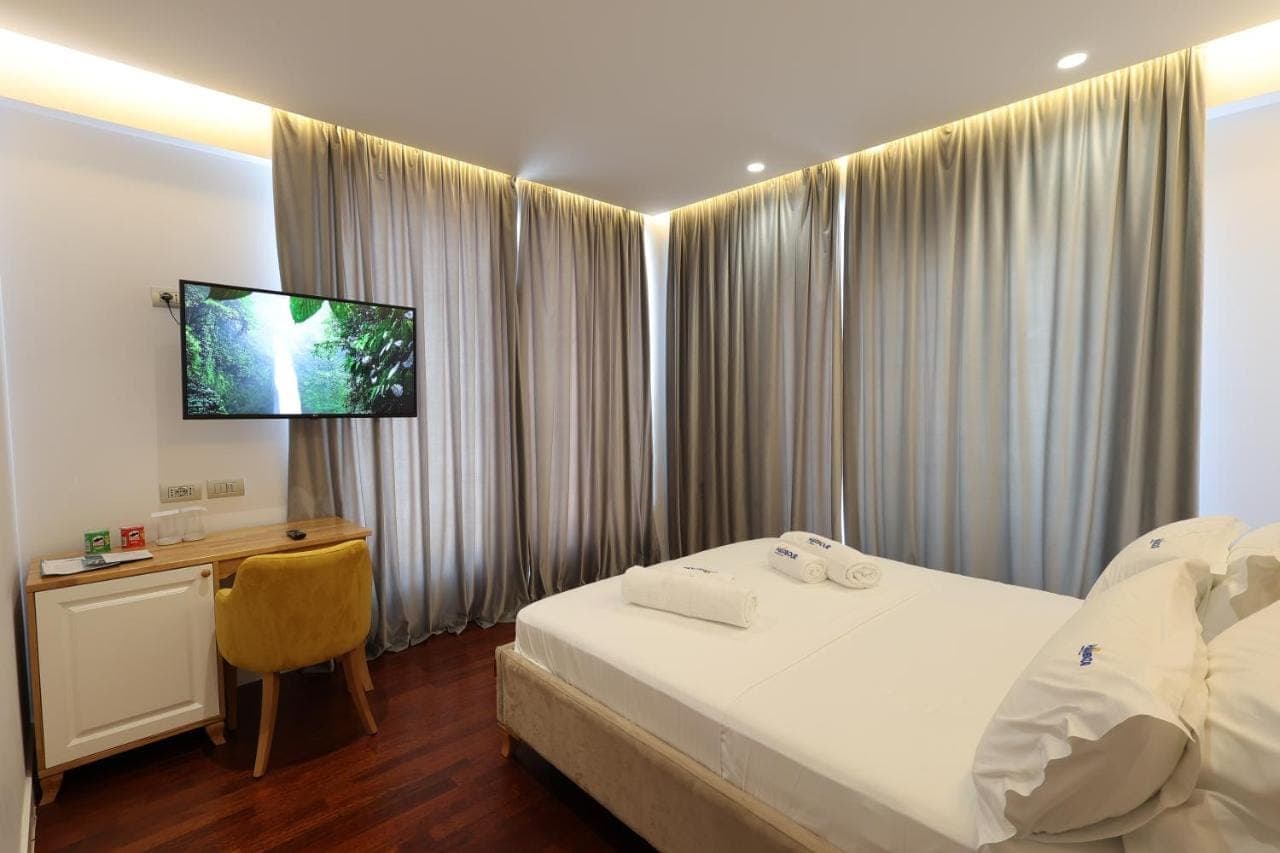 room-types-HARBOURHTL-STDBL-0.jpg