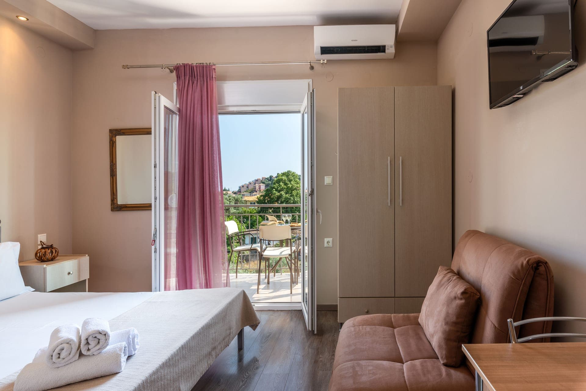 room-types-HARMONYAP-DELUXE-0.jpg
