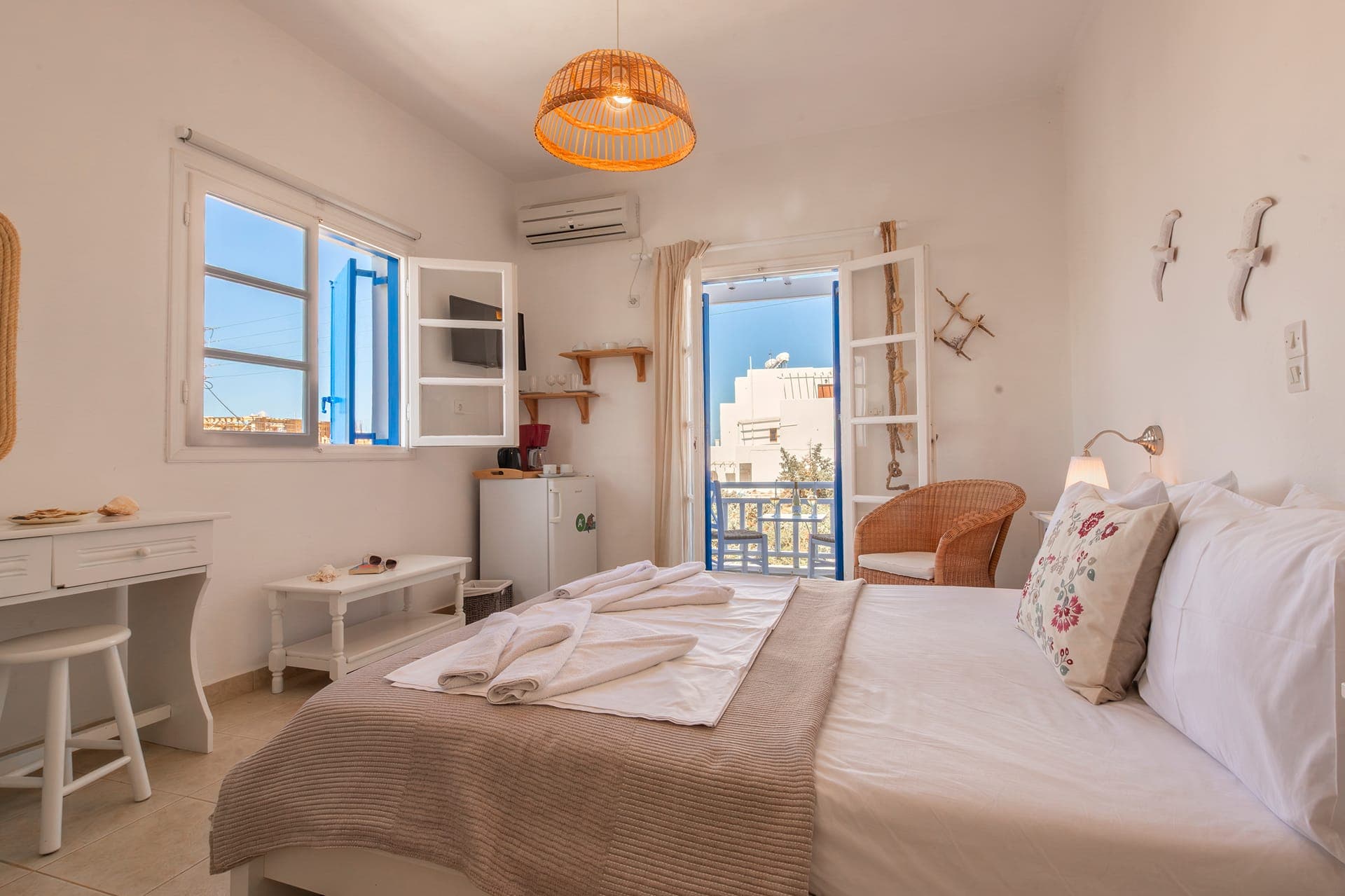 room-types-HELIOMILOS-DBLSSV-0.jpg