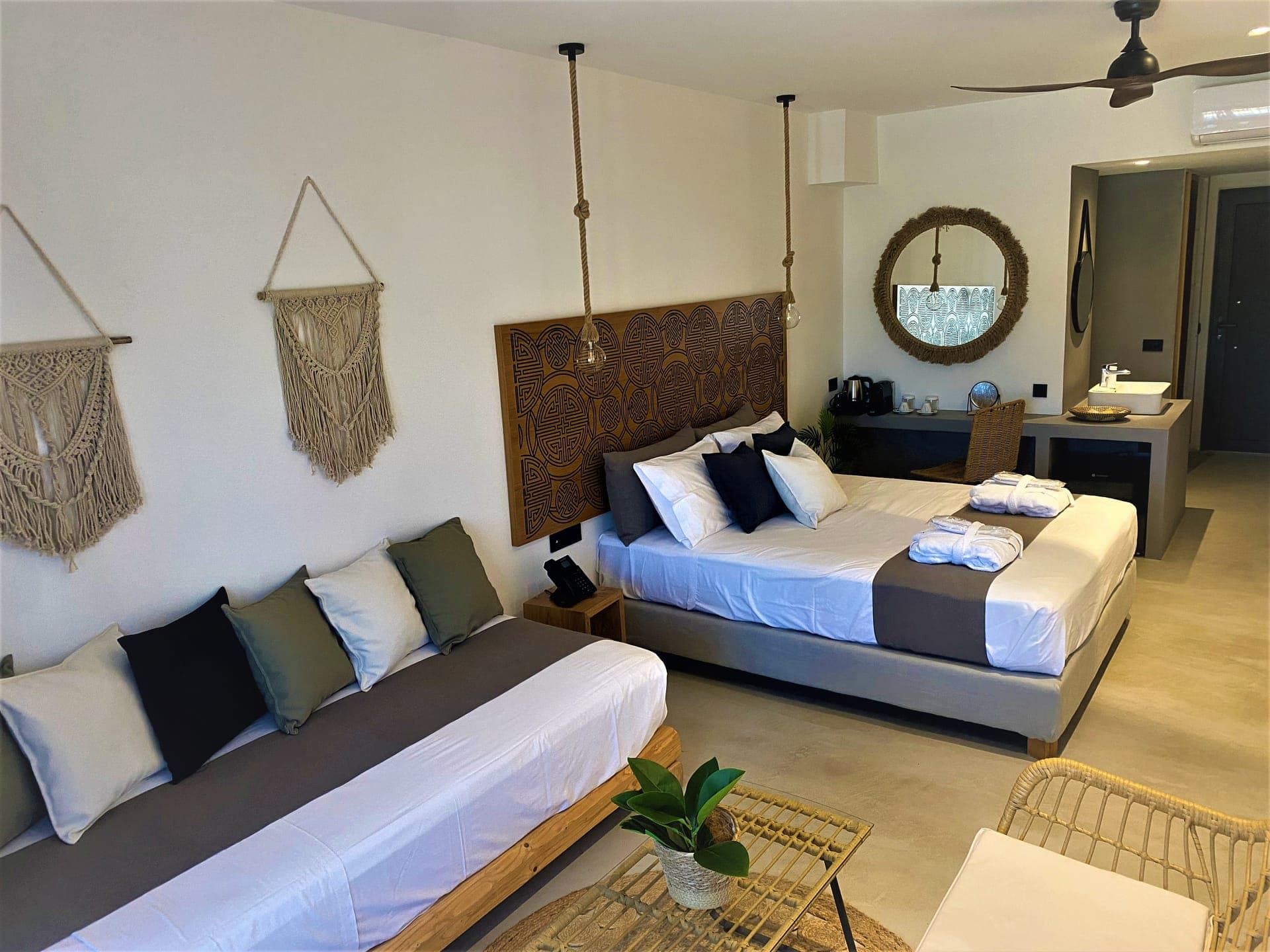 room-types-HELIOSHOTK-SUPGV-0.jpg