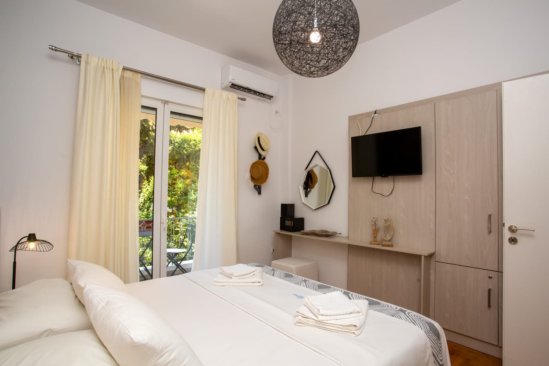 room-types-HELONIAPAR-APHAND-0.jpg