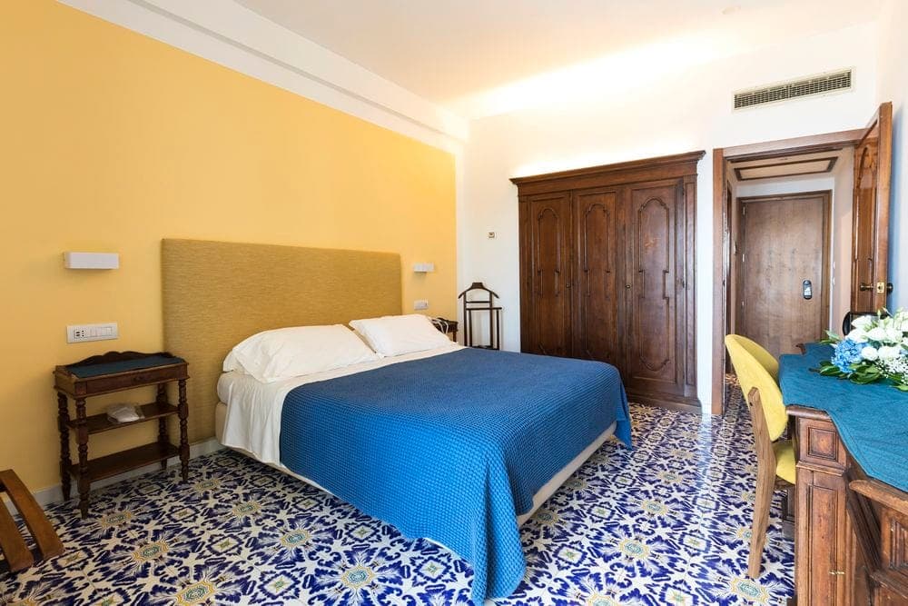 room-types-HERMITAGE-SHR-0.jpg