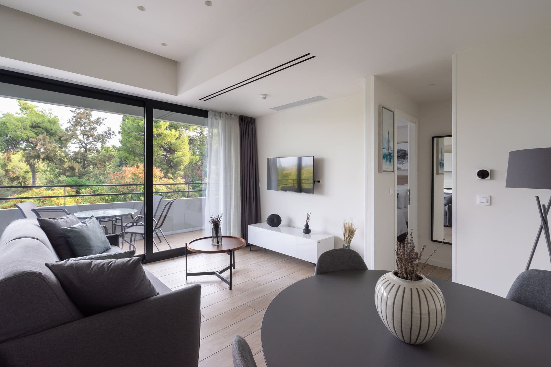 room-types-HESTIAALEX-DLXAPB-0.jpg