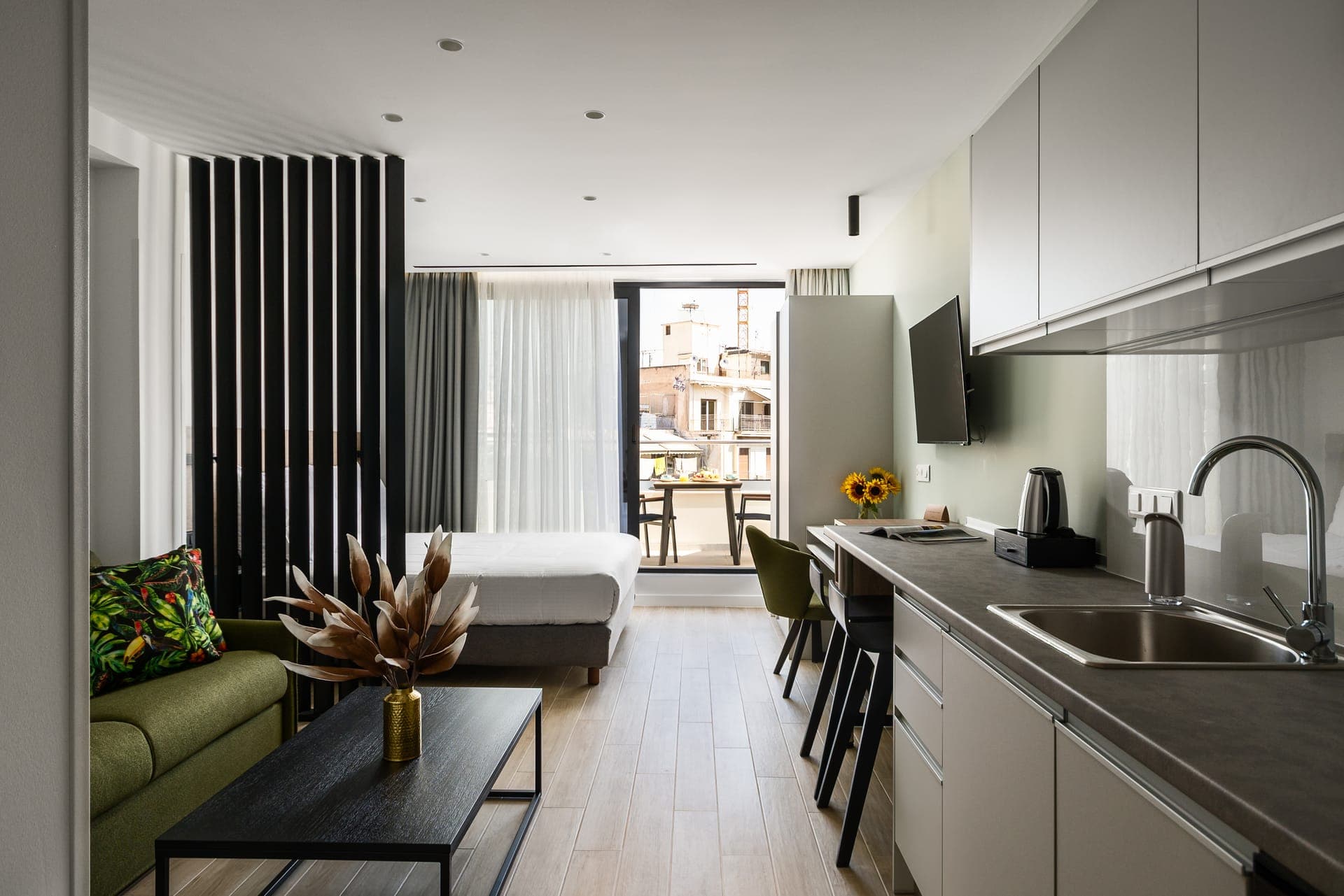 room-types-HESTIAAVE-DLXAPB-0.jpg