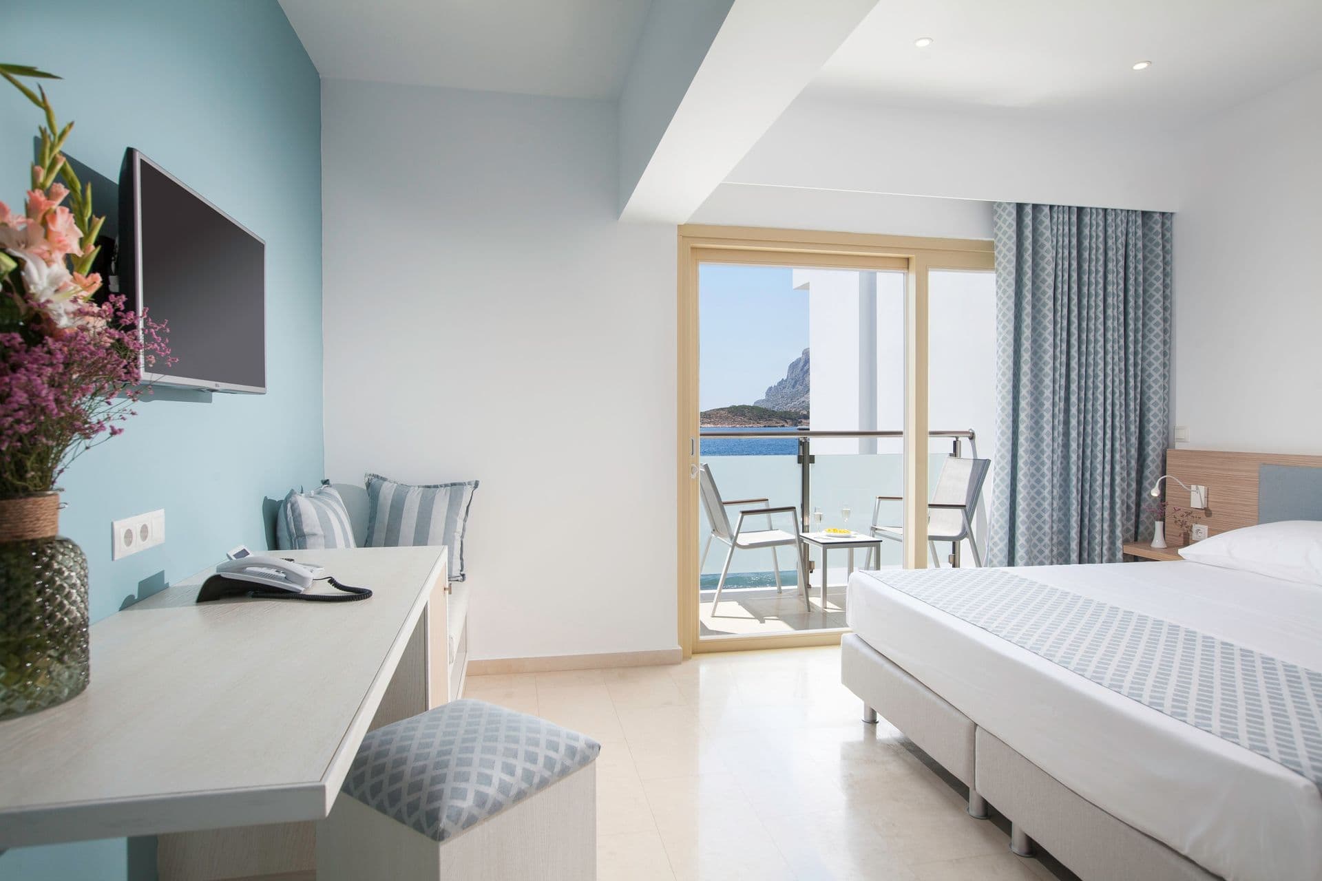 room-types-HHZEPHYROS-DBL-0.jpg